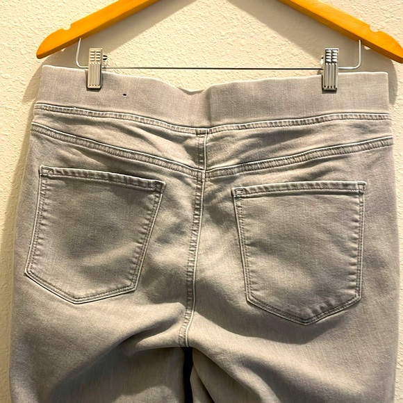 Talbots women’s gray pull-on jeggings Size 12. Straight legs. Pre-owned. - Picture 4 of 4